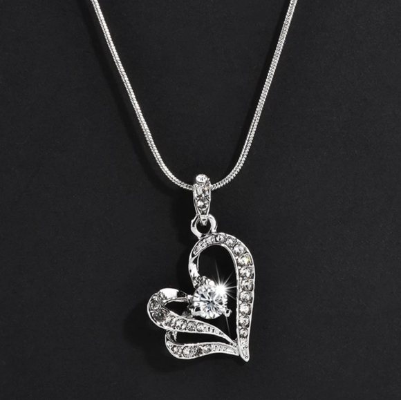 Jewelry - New heart Crystal rhinestone long chain necklace!